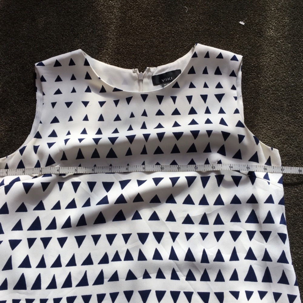 Dress - Picture 3 of 6